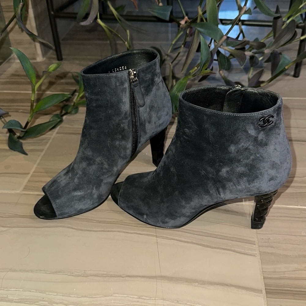 RARE 🔥 one of a kind Gorgeous suede Chanel peep toe booties